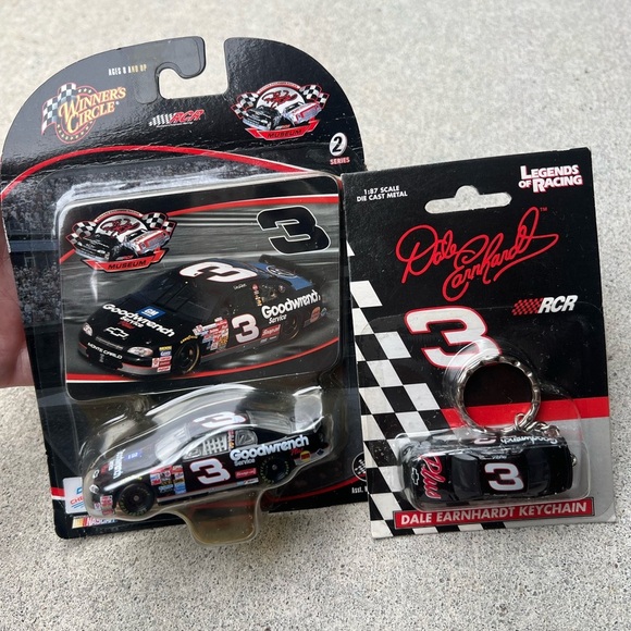Dale Earnhardt #3 Winners Circle
Action Goodwrench Car 1:64
Series 2 & Key Chain - Picture 9 of 9